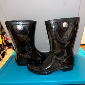 UGG SIENNA RAIN Waterproof Boots For Women  Sz 7  in BLACK GLOWSY NWOT’s